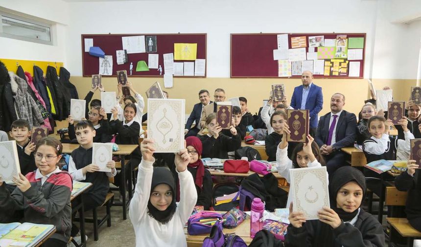 Kur'an dersini tercih eden öğrenciye kitapları hediye!