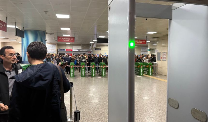 Metro hattında şüpheli paket alarmı
