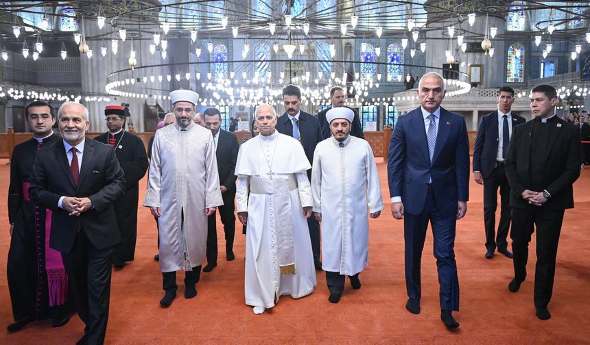 Papa, Sultanahmet Camii'ni ziyaret etti