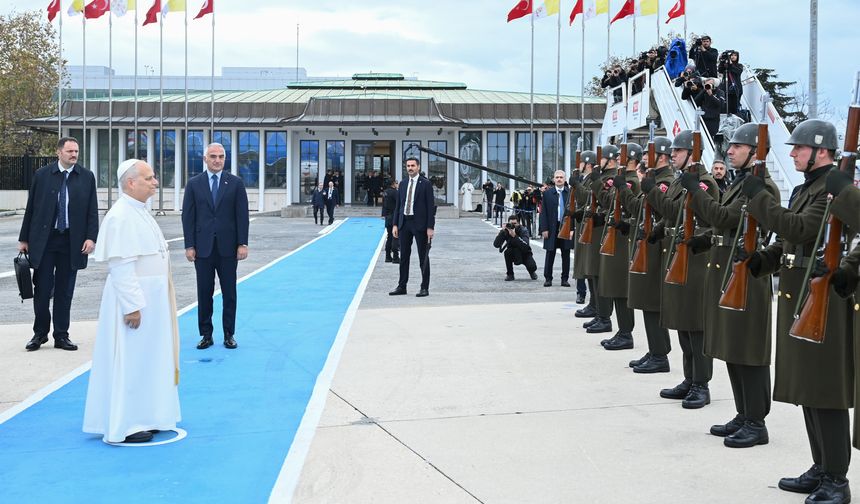 Papa 14. Leo, Lübnan'a hareket etti