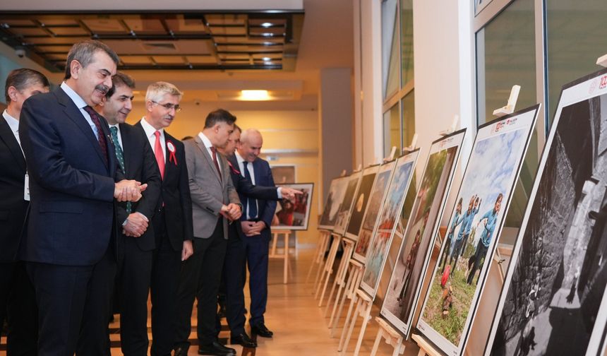 “Gözünü kırpmadan kendini feda edecek kuşak yetiştirmeliyiz”