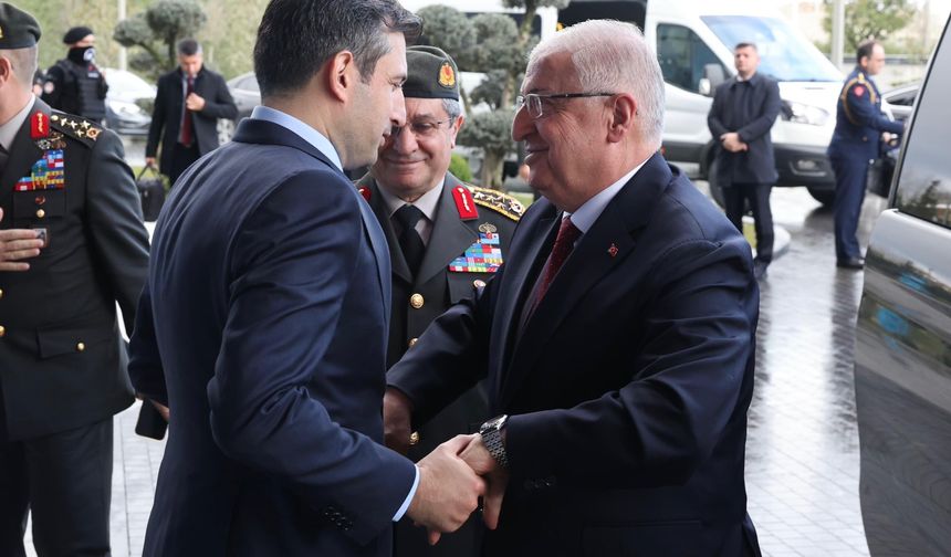 Savunma bakanı ve komutanlar tam kadro Akıncı belgeselinde