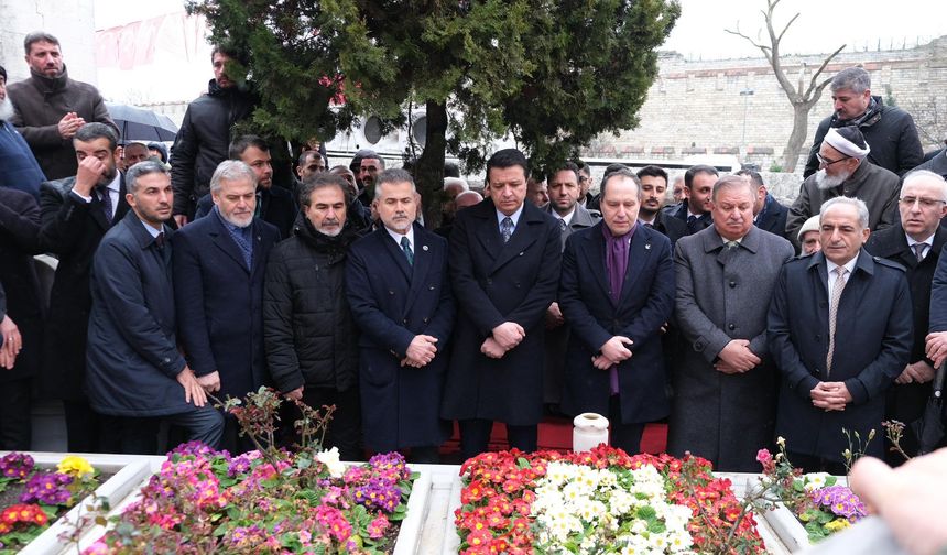 İki parti Erbakan'ın kabrini birlikte ziyaret etti