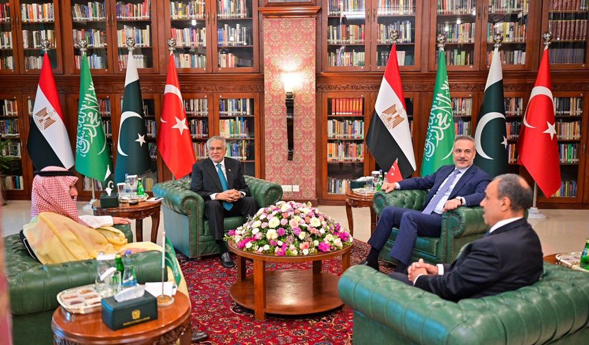 Hakan Fidan, 4'lü toplantı için Pakistan'da