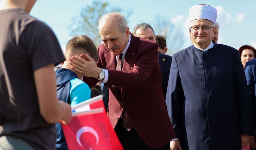 Kurtulmuş Hırvatistan'da İslam Kültür Merkezini ziyaret etti