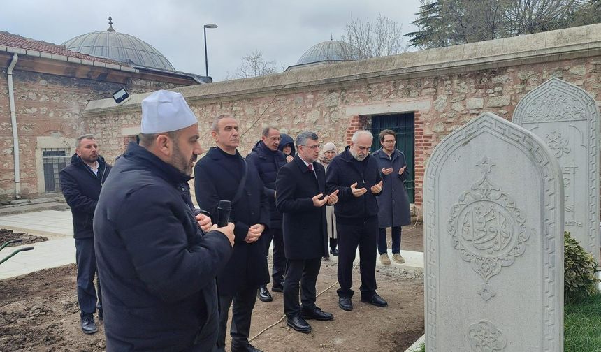 Tarihçi Mehmet Genç, kabri başında anıldı