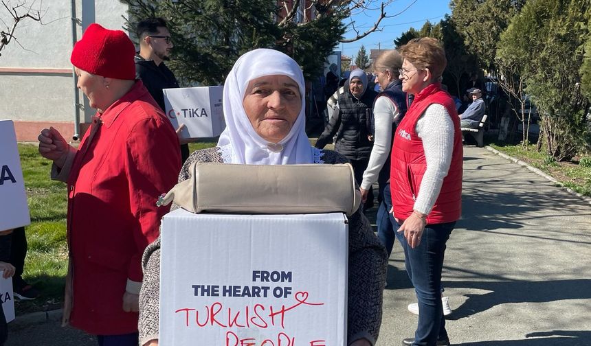 Romanya'daki soydaşlara gıda yardımı