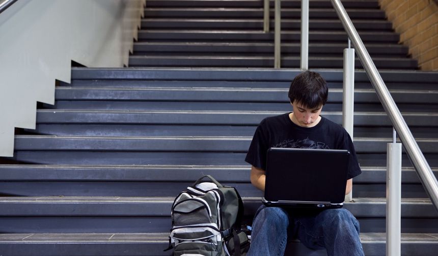 YouTube ve Instagram'a bağımlılık yapma cezası