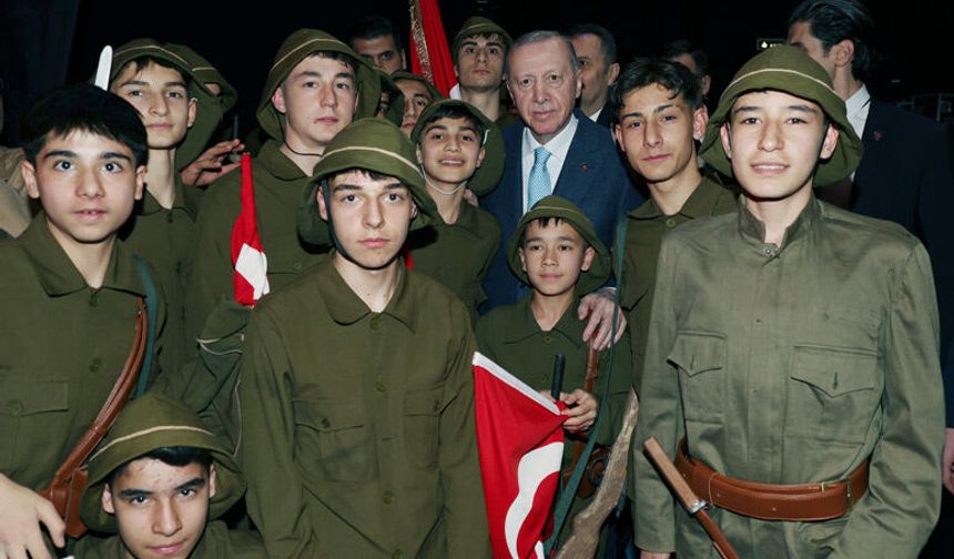 Erdoğan, "Şüheda 1915" tiyatro gösterisini izledi