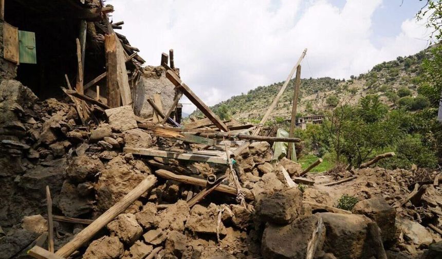 Afganistan'da şiddetli deprem: 12 kişi öldü