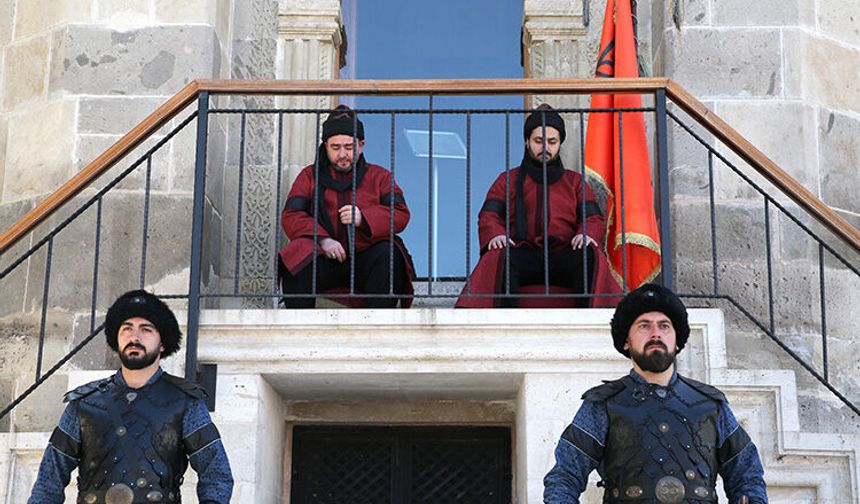 Jandarma personeli nöbet tutmak için sakal bıraktı