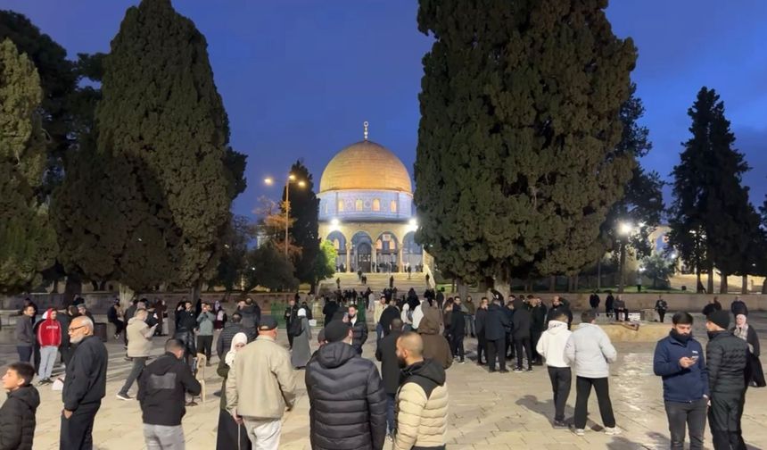 Mescid-i Aksa 40 gün sonra ibadete açıldı