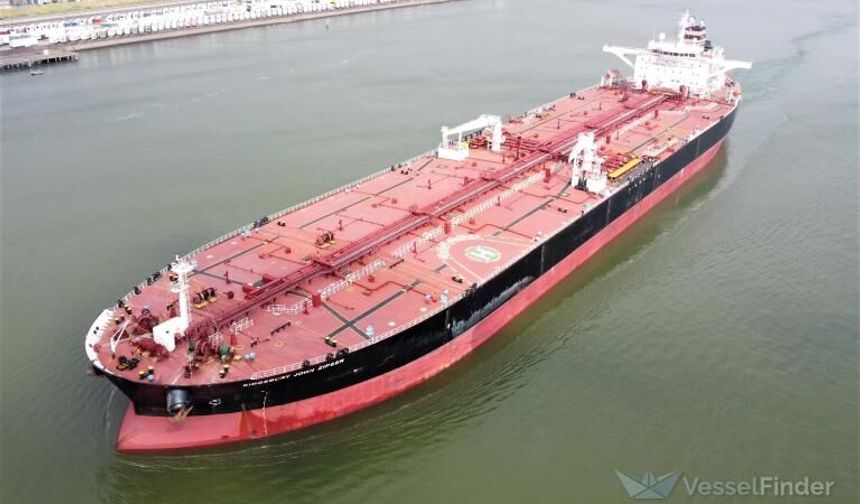 Malezya'ya ham petrol taşıyan Türk gemisi Hürmüz'den geçti