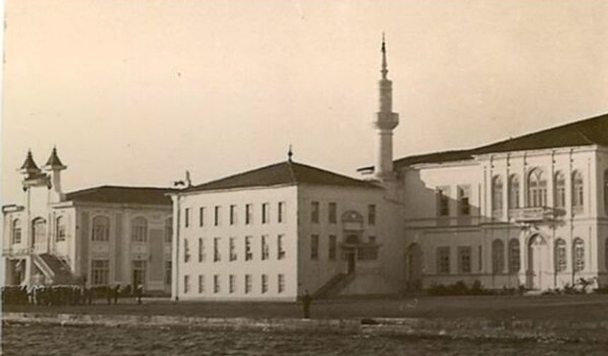 Adalar'ın ilk camisi yeniden inşa edildi