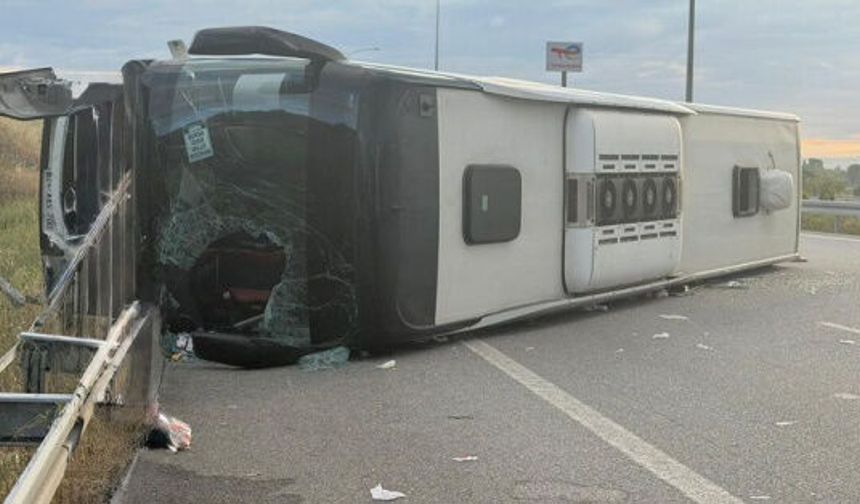 Susurluk'ta yolcu otobüsü devrildi