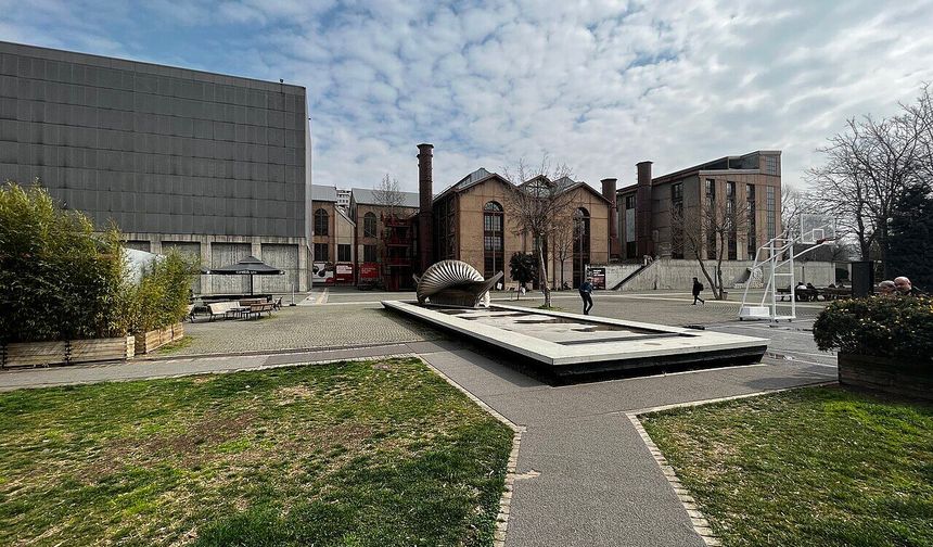 İstanbul Bilgi Üniversitesi kapatıldı