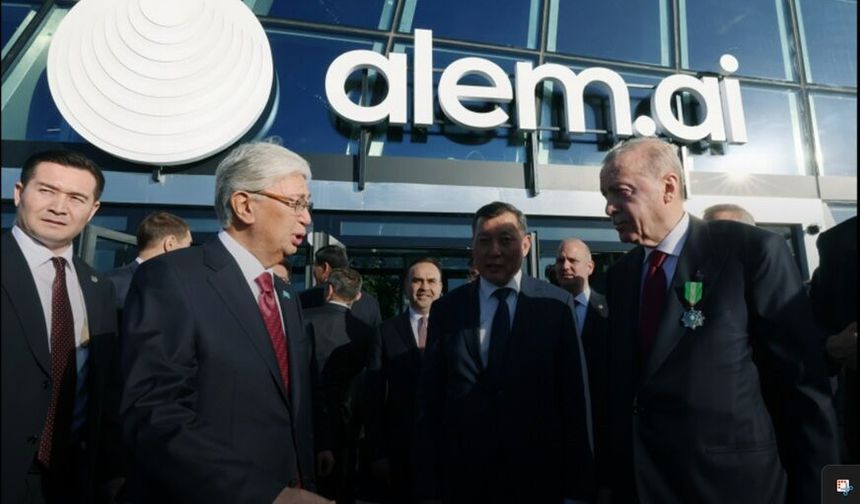Erdoğan, yapay zeka merkezini ziyaret etti