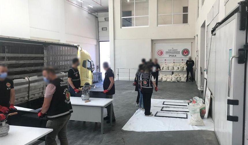 Gümrükte 1,5 tona yakın esrar yakalandı
