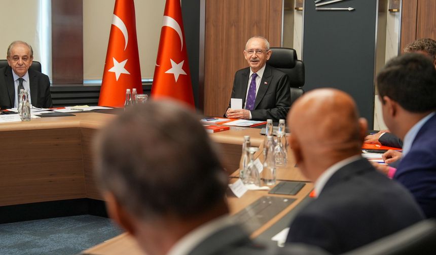 Özgür Özel'e yakın 9 ismin CHP üyelikleri askıya alındı