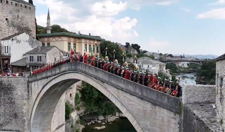 Mostar Köprüsü'nden Mehter geçti