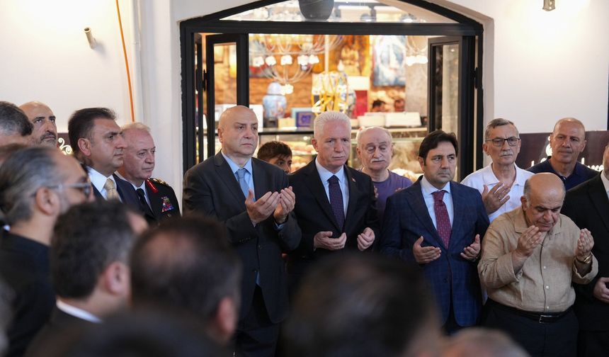 Vali Gül, Kapalıçarşı'da bereket duasına iştirak etti