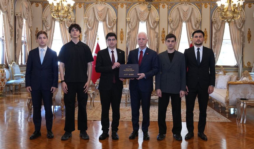 İstanbul Valisi Gül, genç Tayyip Erdoğan'ı kabul etti