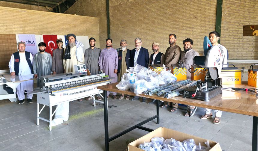Afganistan'da genç işsizliğini önlemek için PVC atölyesi
