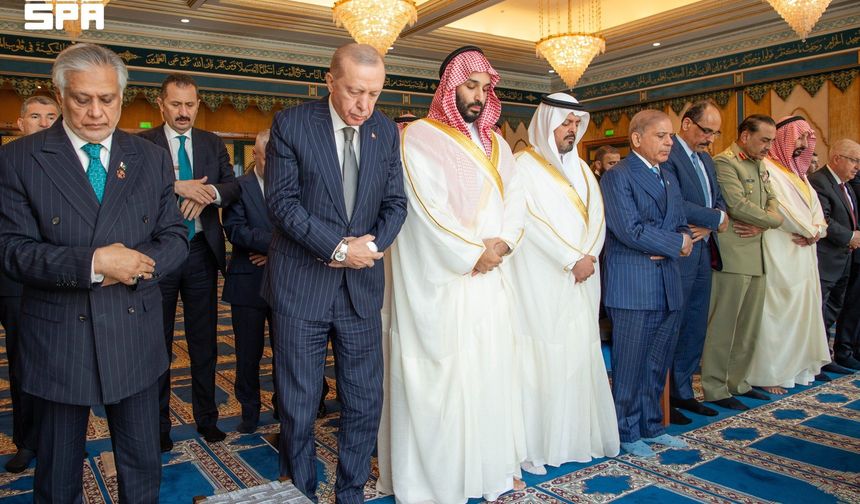 Erdoğan ve liderler Mescid-i Haram'da cuma namazı kıldı