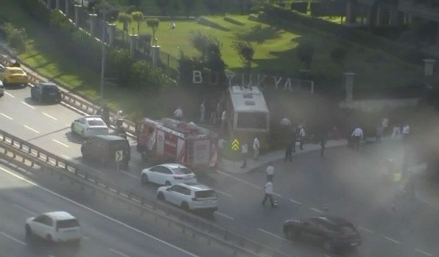 Özel halk otobüsü duvara çarptı: 2 yolcu vefat etti