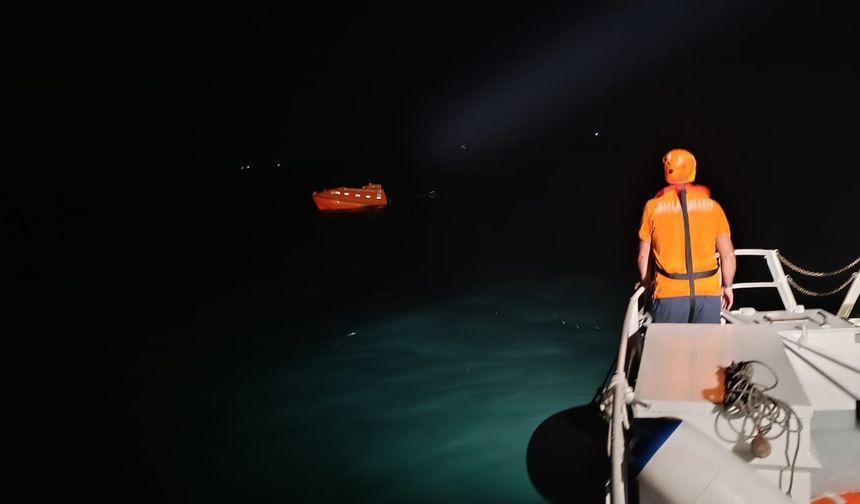 Silivri'de gemi kazası: 10 gemiciden iz yok