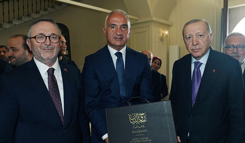Erdoğan'a Rûhu'l-Beyân tefsiri takdim edildi