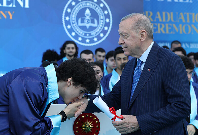Erdoğan, torunu Tayyip Erdoğan'ın mezuniyetine katıldı