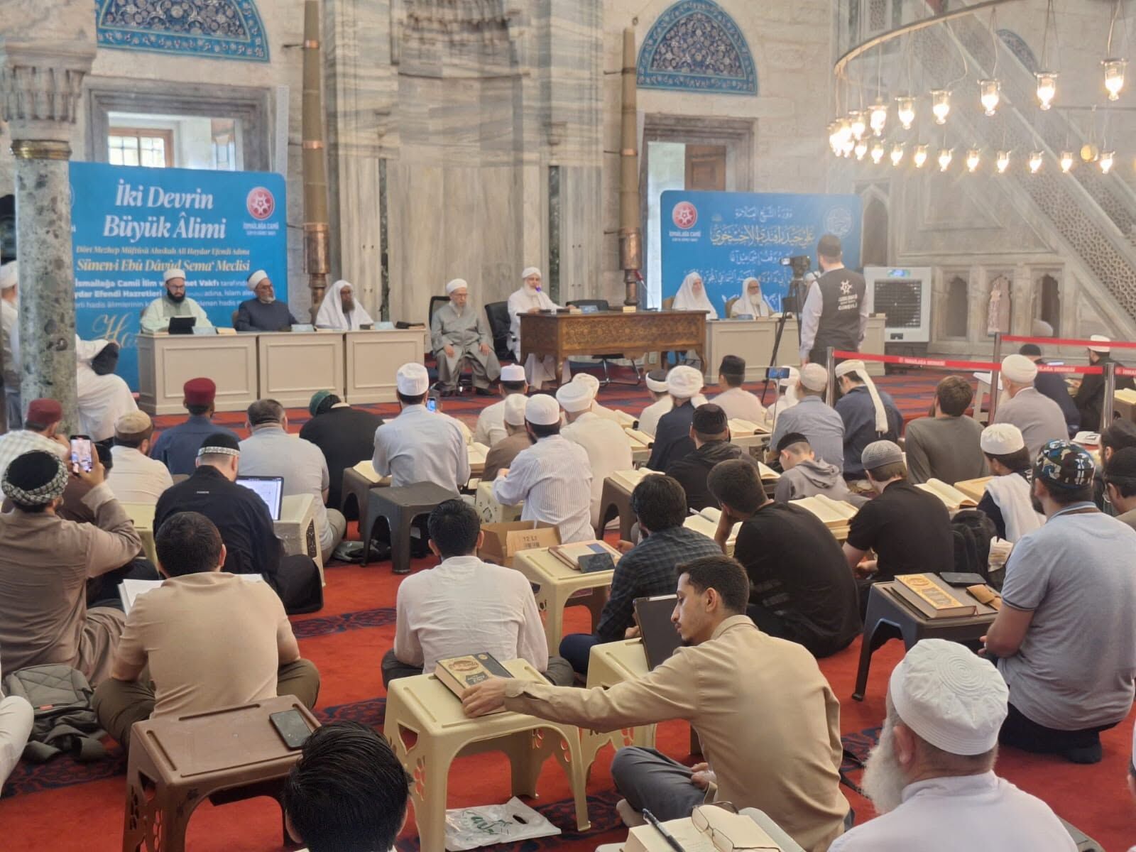 Hadis Meclisleri İslam âlimlerinin katılımıyla başladı