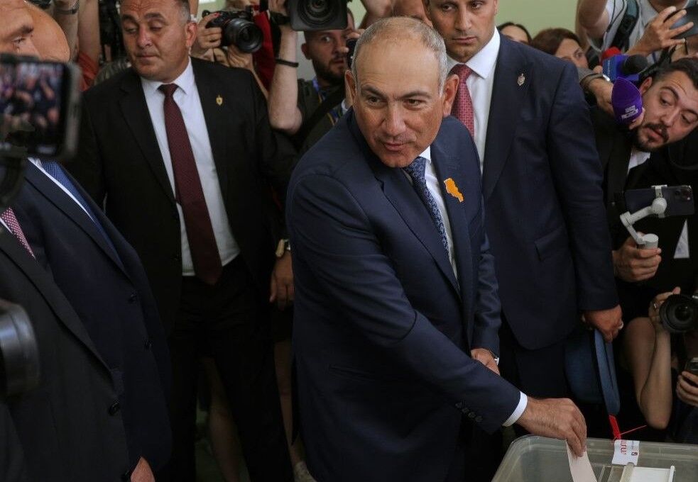 Ermenistan halkı barışa oy verdi