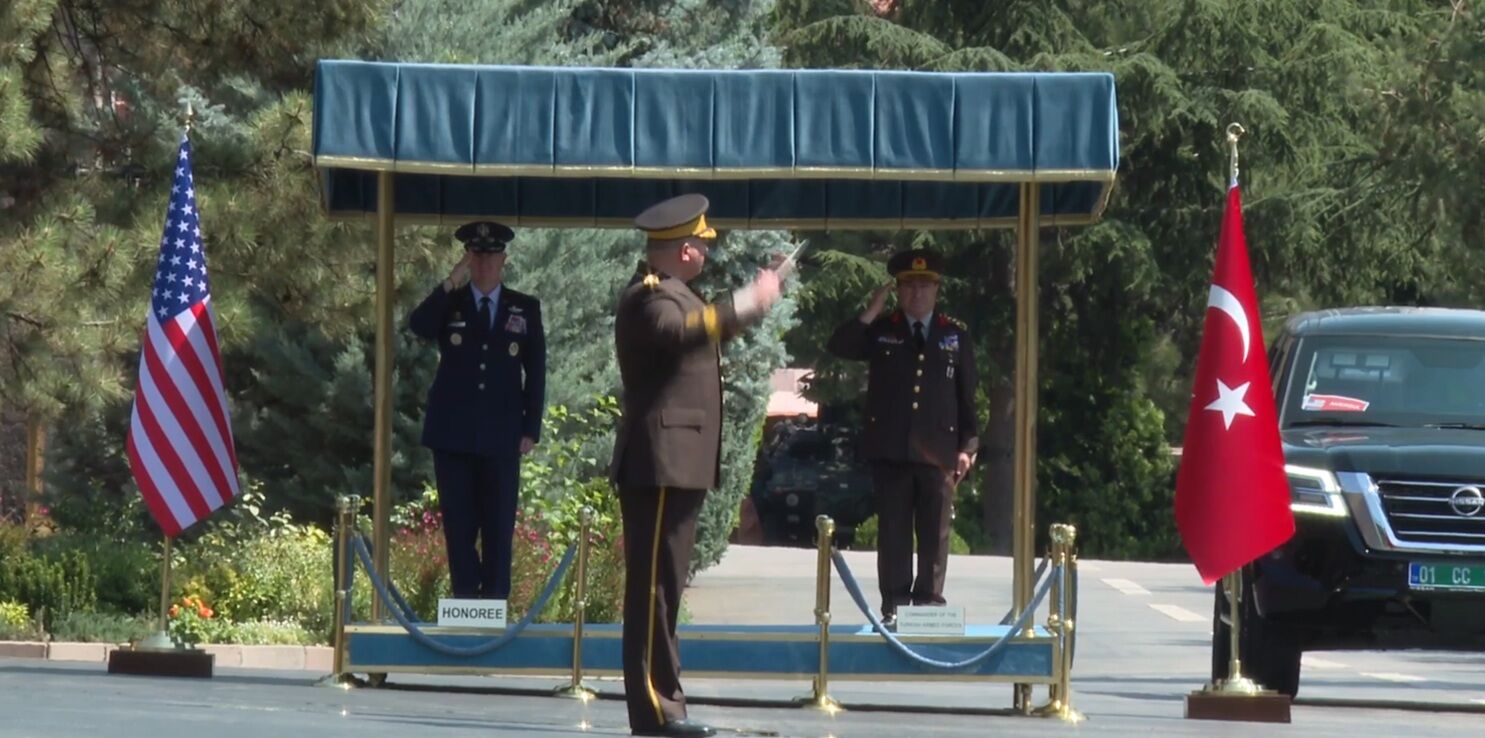 ABD Genelkurmay Başkanı askeri törenle karşılandı