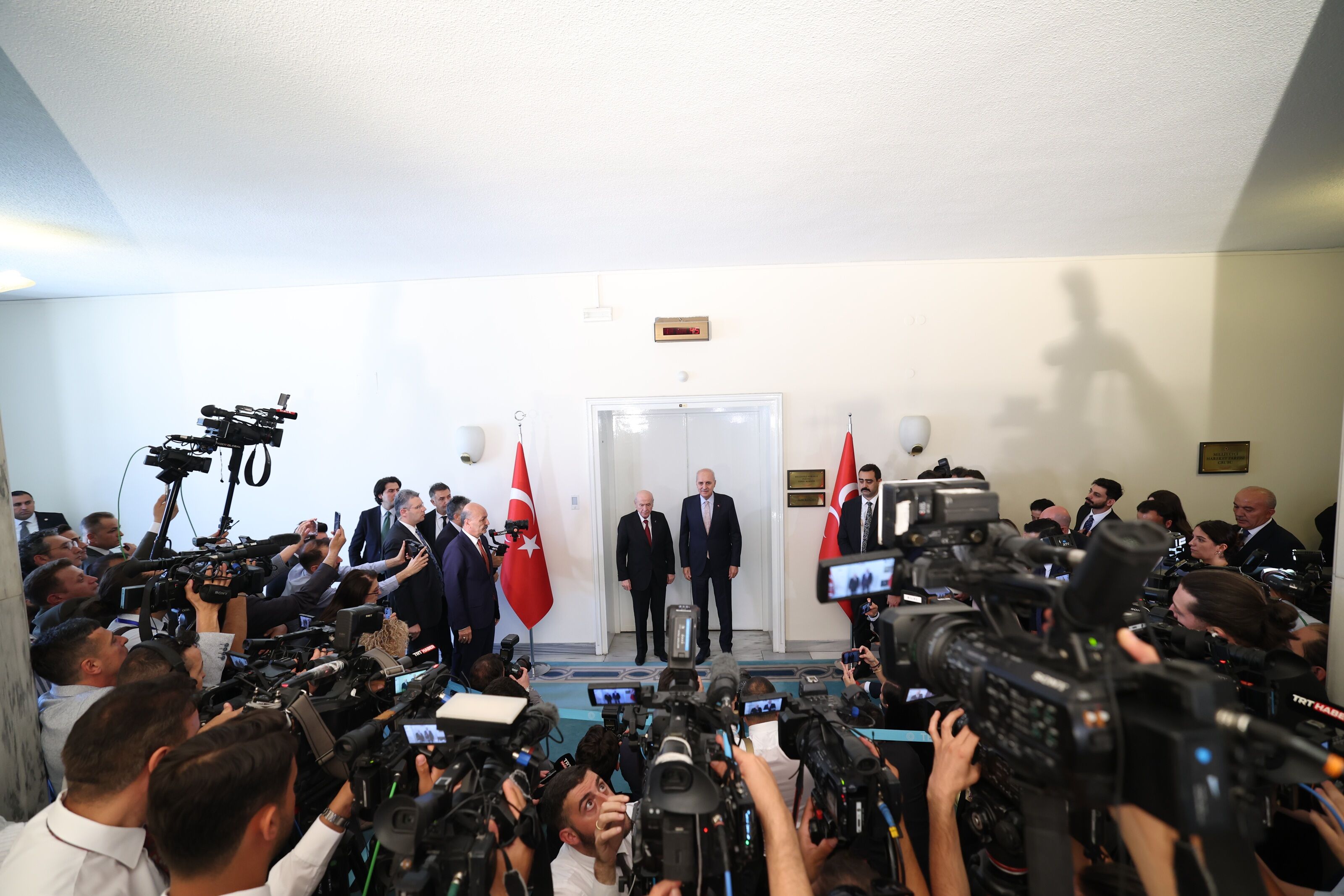 Kurtulmuş ve Bahçeli, çerçeve yasayı görüştü