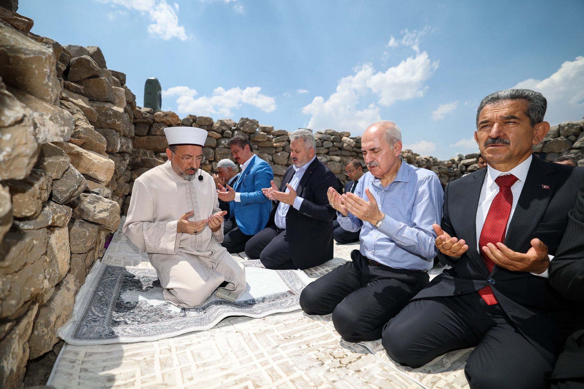 Kurtulmuş, Cudi Dağı Sefine Mevkii'nde namaz kıldı