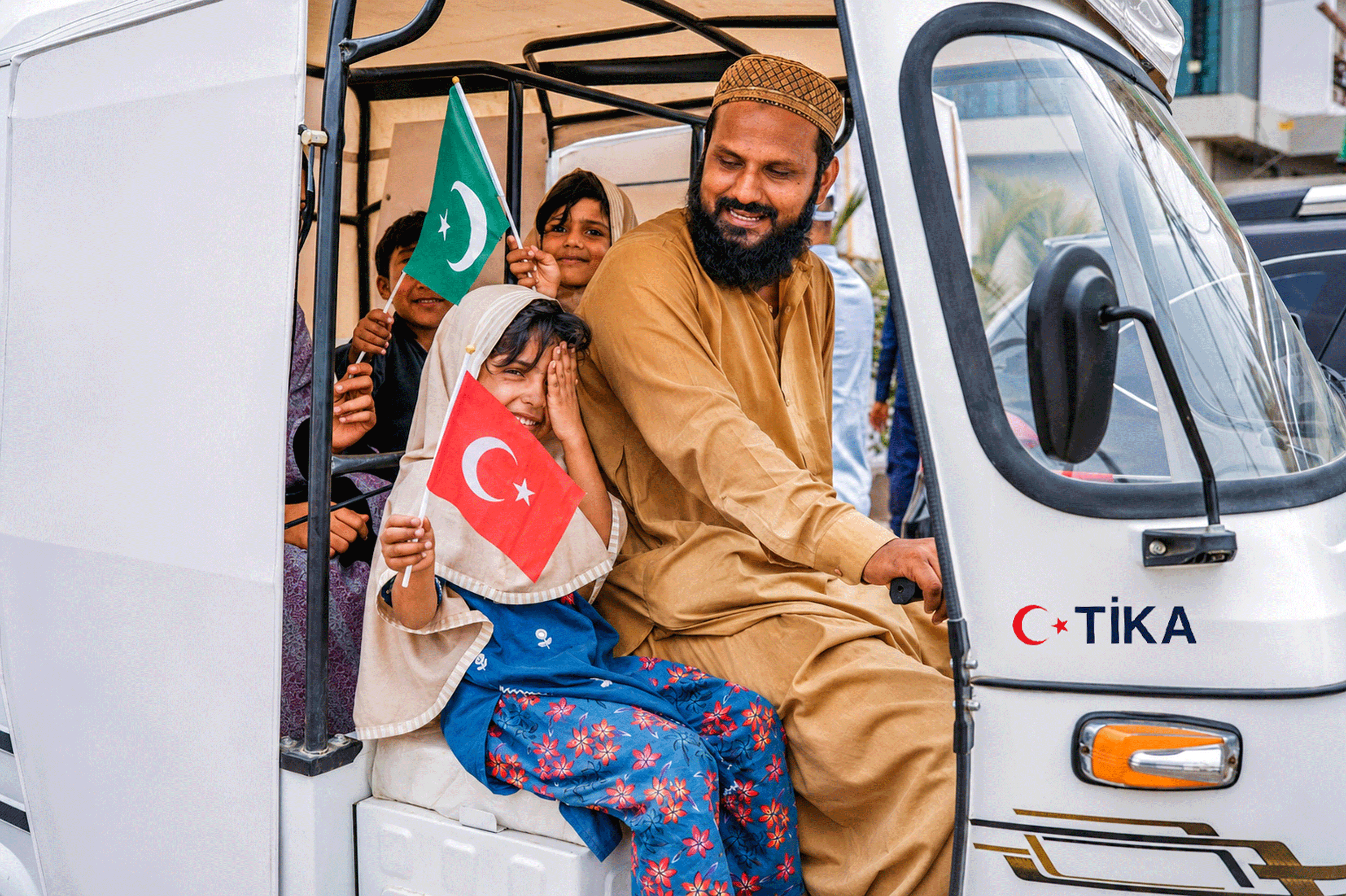 İhtiyaç sahibi ailelere rikşa desteği