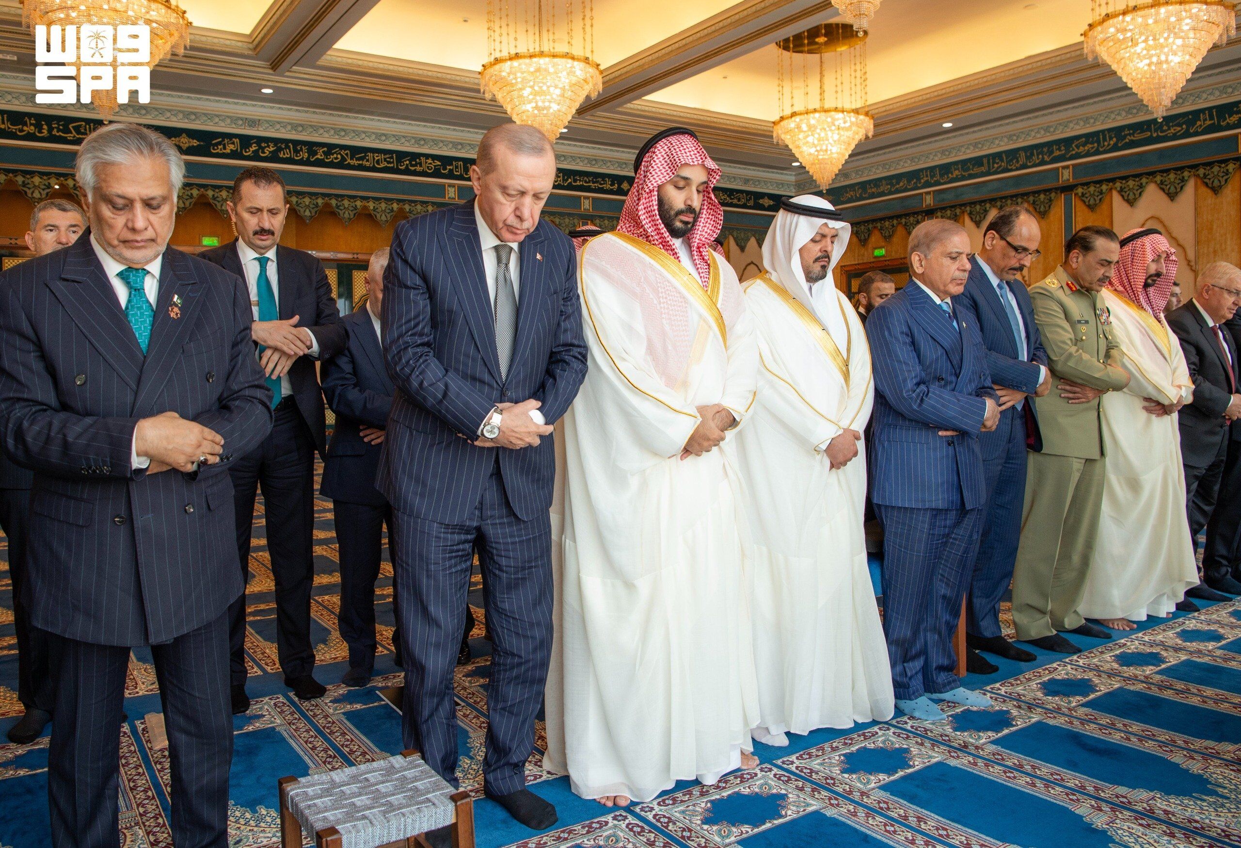 Erdoğan ve liderler Mescid-i Haram'da cuma namazı kıldı