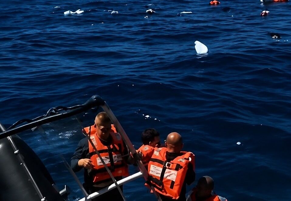Kıbrıs açıklarında yolcu gemisi battı: 8 ölü, 18 kayıp
