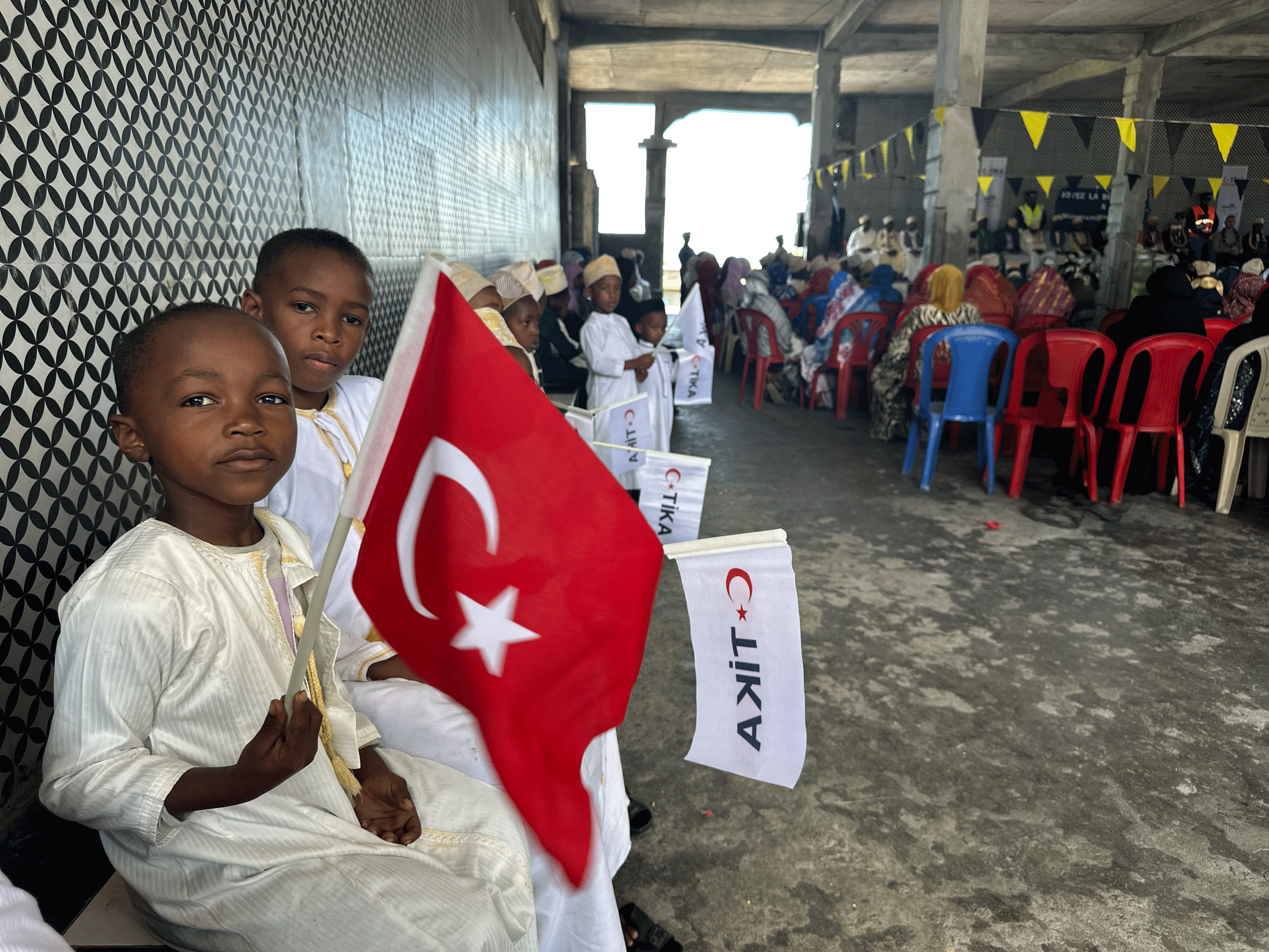 Türkiye'den Komorlar'da sağlık merkezine ekipman desteği