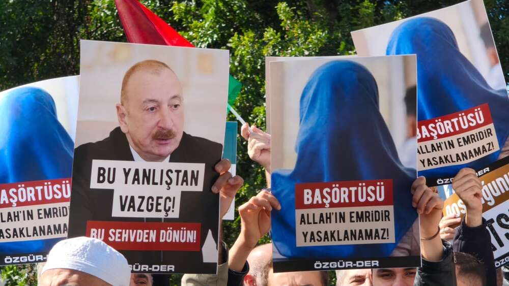 Azerbaycan: Ülke dışından trol operasyonu var