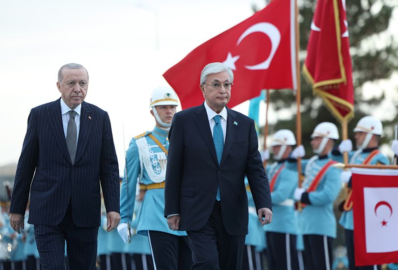 Erdoğan, Kazak lideri resmi törenle karşıladı