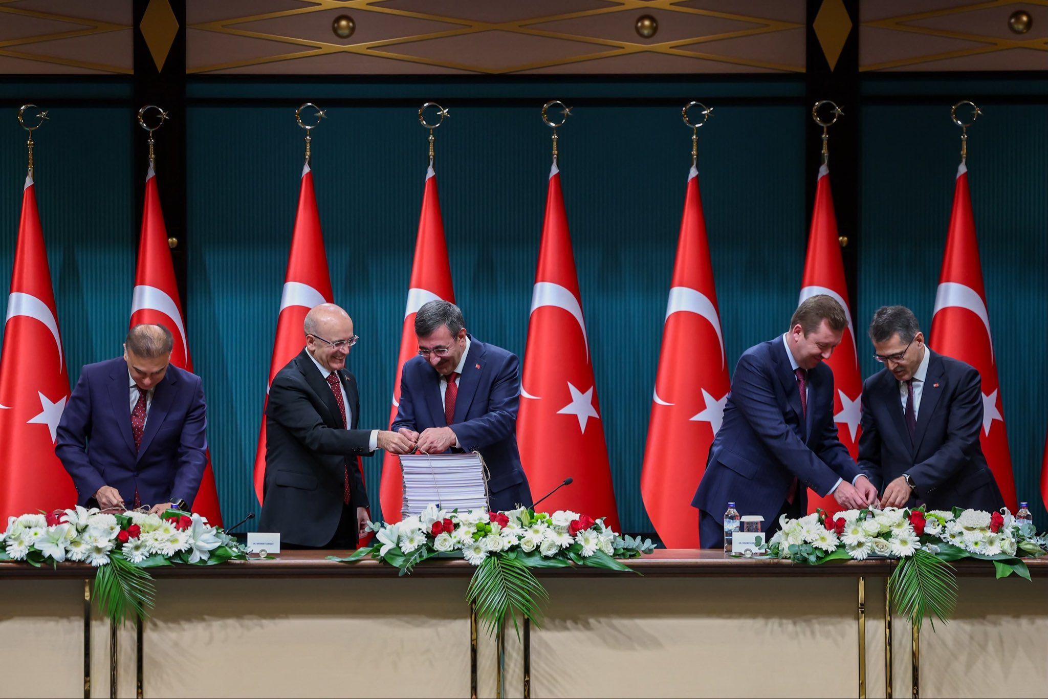 2027 yılı bütçesi Meclis'e sunuldu